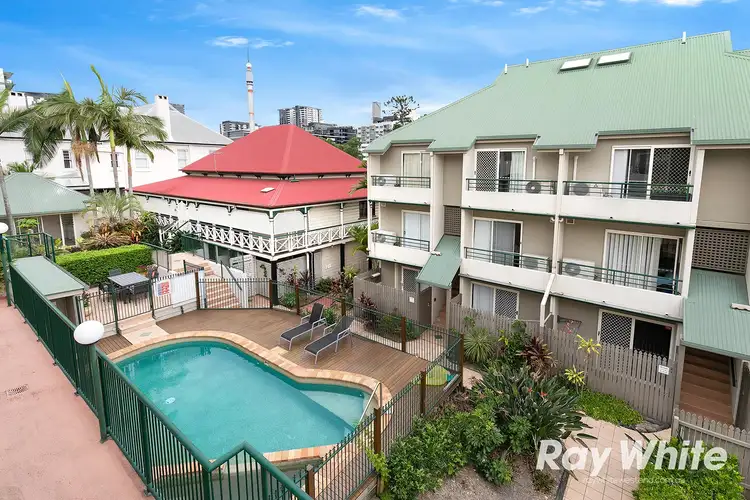 23 Edmondstone Street