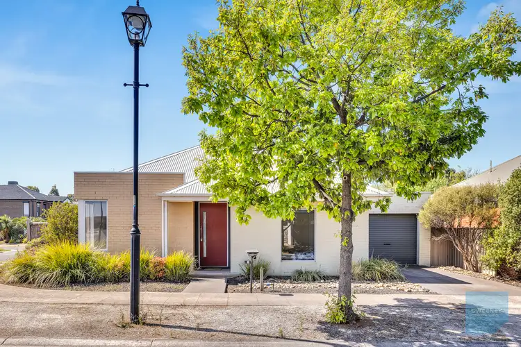 6 Oak Grove, Caroline Springs VIC 3023