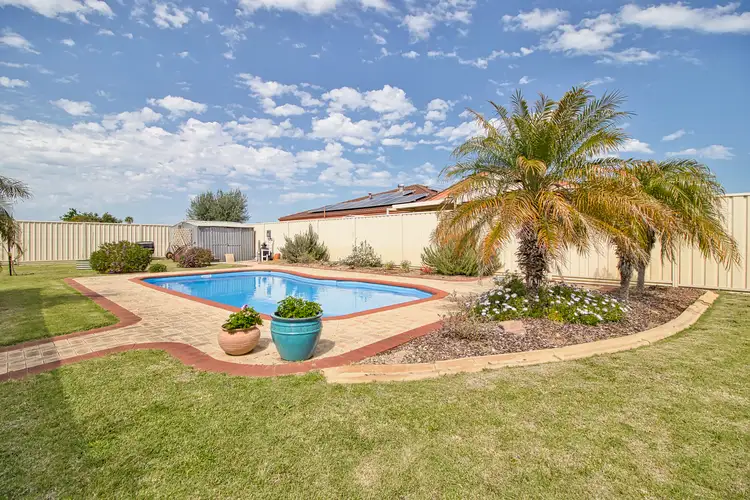 25 Woodbridge Drive, Cooloongup WA 6168