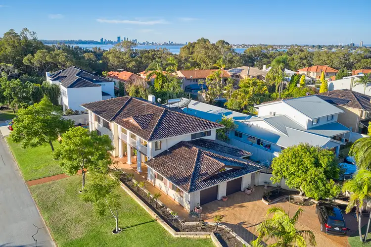 1 Warragoon Crescent, Attadale WA 6156
