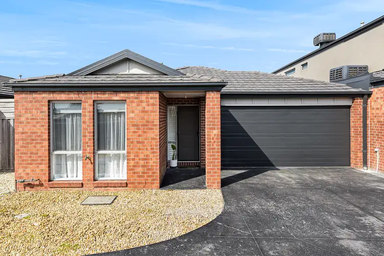 2/175 Rosebank Drive, Cranbourne North VIC 3977