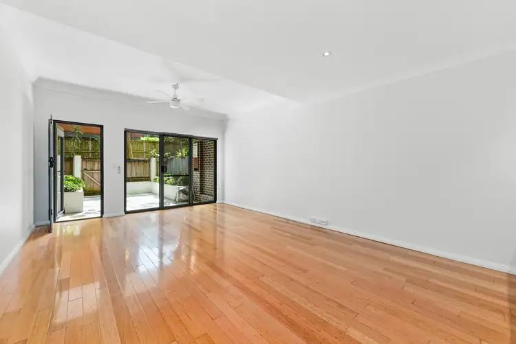 9-15 William St