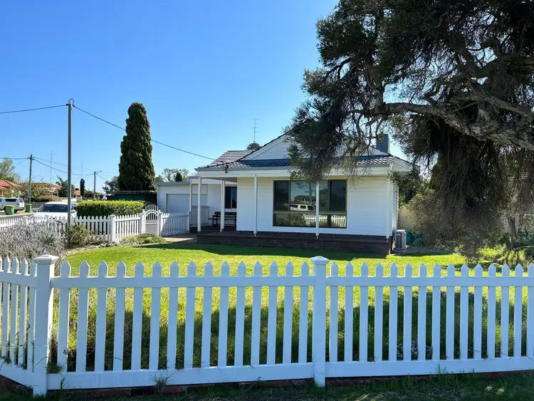 10 Hands Avenue, Carey Park WA 6230