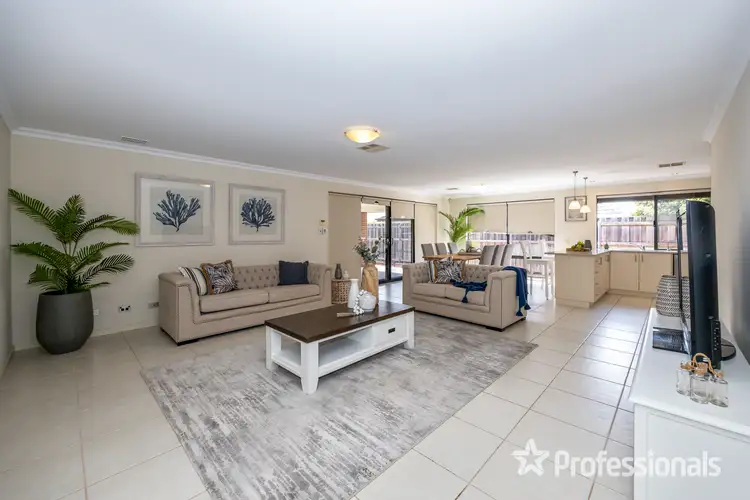 15 Redstone Trail, Ellenbrook WA 6069