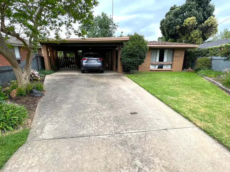 2 Adele Court, Deniliquin NSW 2710