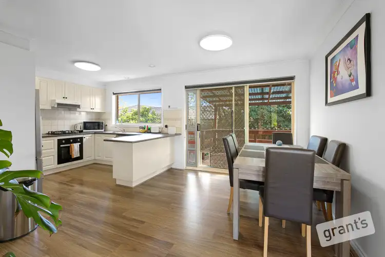 2/5 Chiltern Court, Berwick VIC 3806
