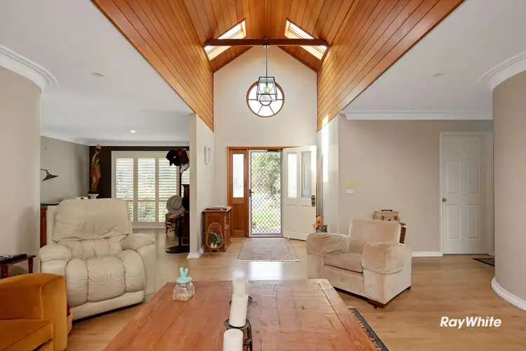 15 Lewana Close