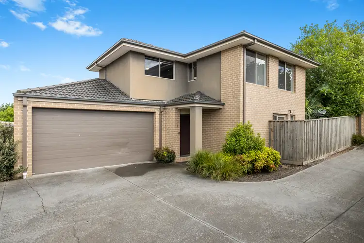 2/55-57 Strathavan Drive, Berwick VIC 3806