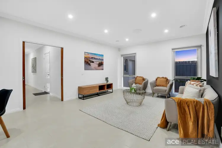 Fourth view of Homely house listing, 2 Kahan Close, Caroline Springs VIC 3023