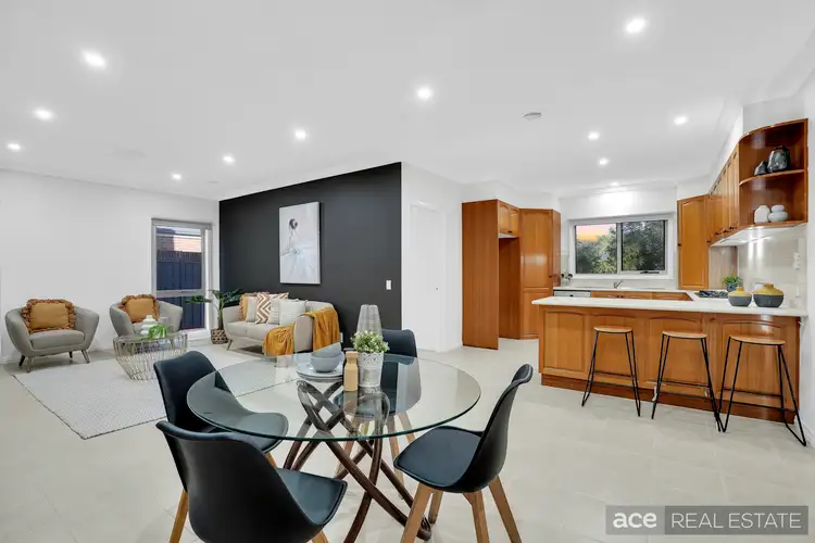 Fifth view of Homely house listing, 2 Kahan Close, Caroline Springs VIC 3023