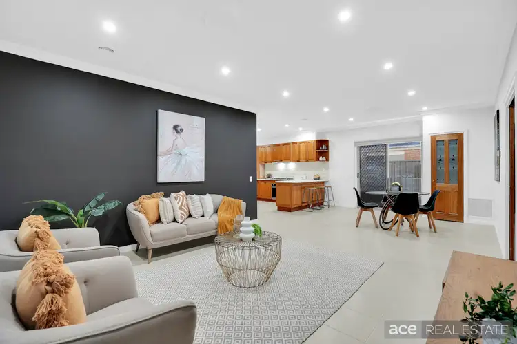 Sixth view of Homely house listing, 2 Kahan Close, Caroline Springs VIC 3023