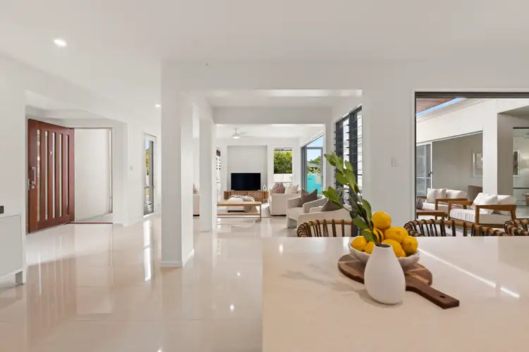 2 St Moritz Terrace, Sorrento QLD 4217