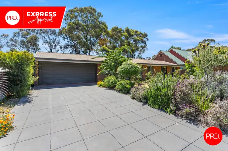 8 Deakin Drive, Flora Hill VIC 3550