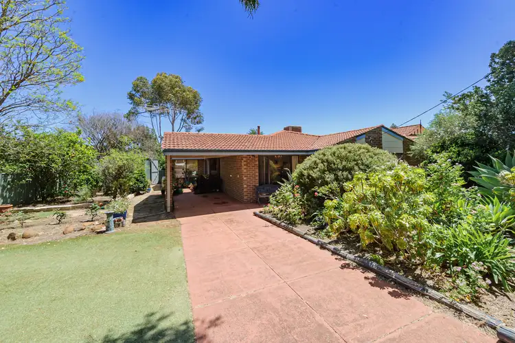 11 Fenton Street, Mundaring WA 6073