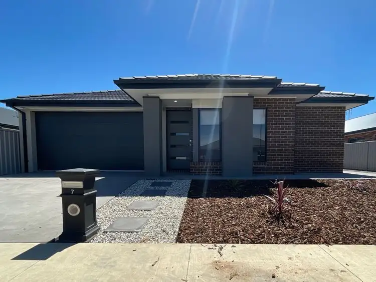 7 Livingston Boulevard