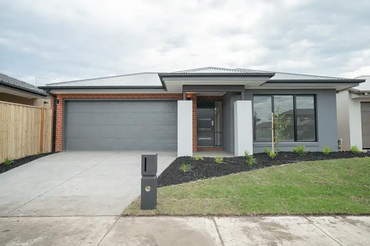 Main view of Homely house listing, 2 Maiden Mews, Cranbourne East VIC 3977