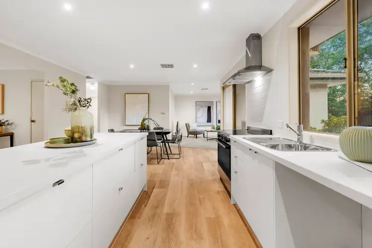 Fifth view of Homely house listing, 2 Gallery Gate Road, Yallambie VIC 3085
