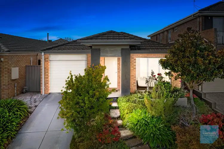 30 Hascombe Drive, Caroline Springs VIC 3023