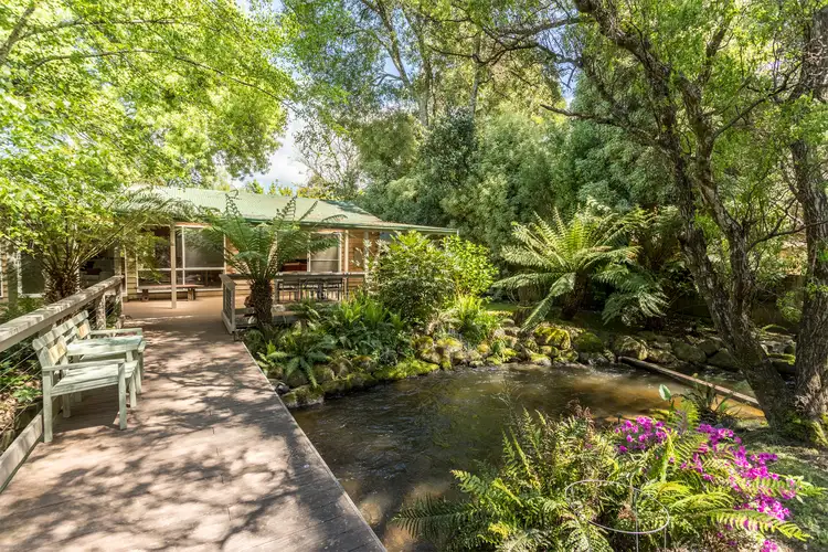 6 Aroona Drive