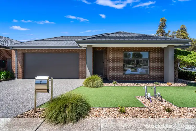 2 Fenwick Parade, Mickleham VIC 3064
