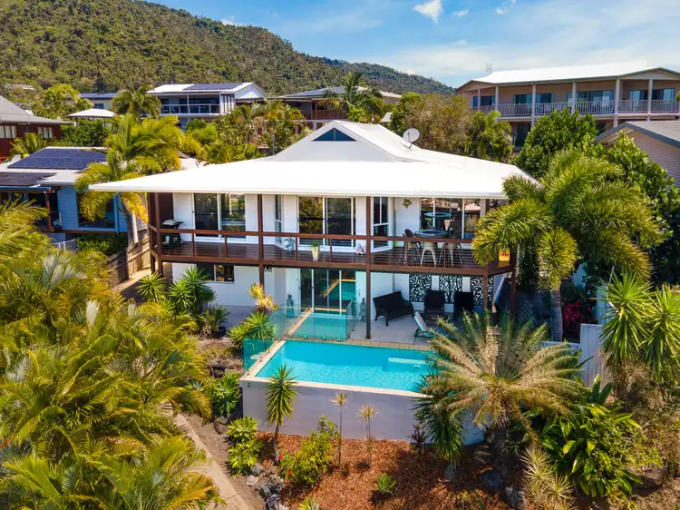 25 Country Road, Cannonvale QLD 4802