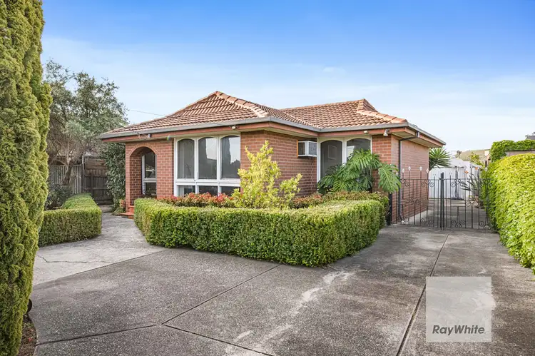 9 Grantley Drive, Gladstone Park VIC 3043