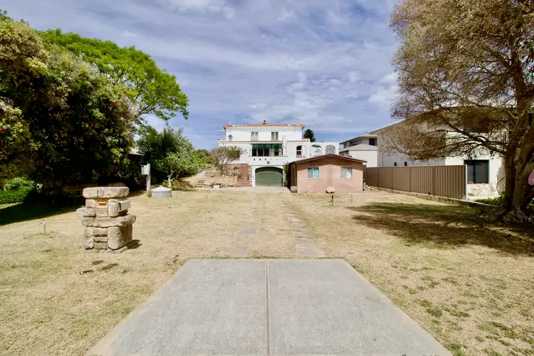 19 Gloucester Avenue, Shoalwater WA 6169