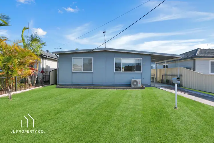 80 Lone Pine Avenue