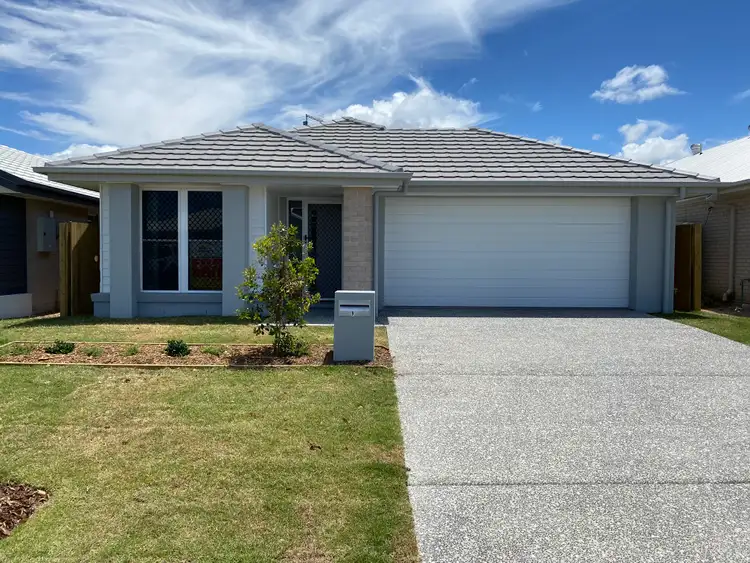 9 Lindeman Crescent, Banya QLD 4551
