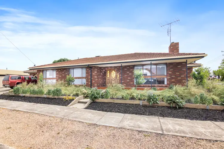 8 Windsor Crescent, Horsham VIC 3400