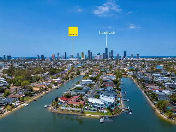 31 Bombala Street, Broadbeach Waters QLD 4218