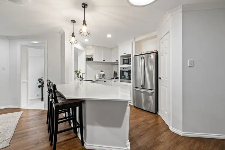 15 Cowan St, Alfred Cove WA 6154