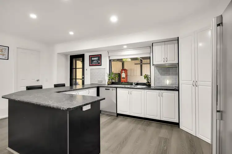 Sixth view of Homely house listing, 10 Orlando Court, Highland Park QLD 4211