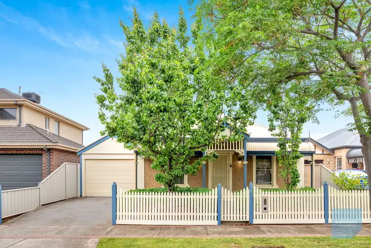2 Betchworth Close, Caroline Springs VIC 3023