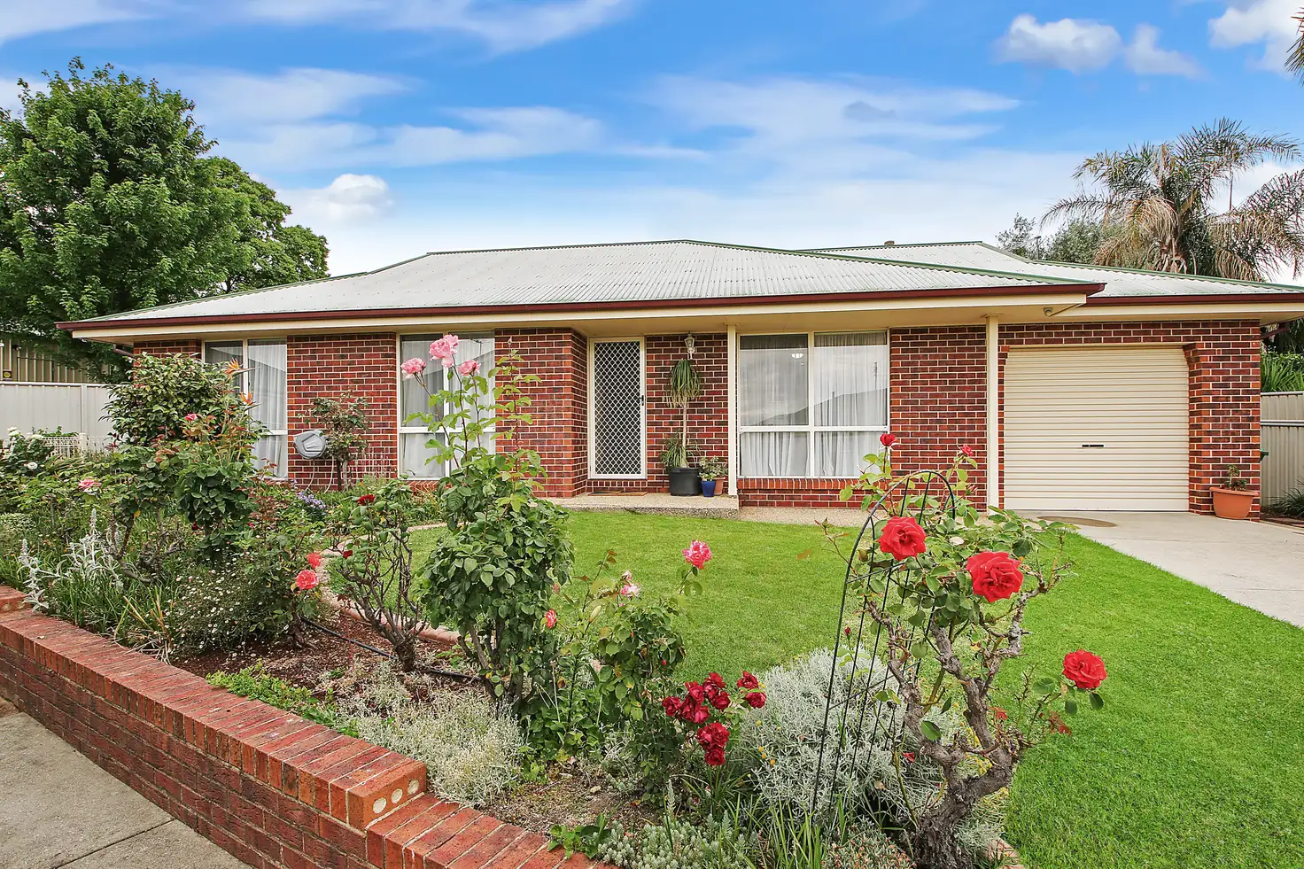 Main view of Homely townhouse listing, 19a Hamilton Place, West Wodonga VIC 3690
