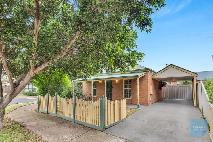 19 Moreton Close, Caroline Springs VIC 3023