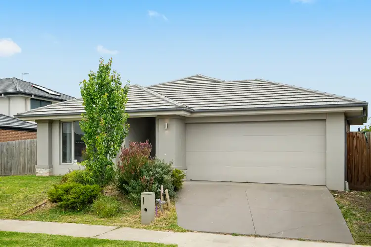4 Powlett Drive, Clyde VIC 3978