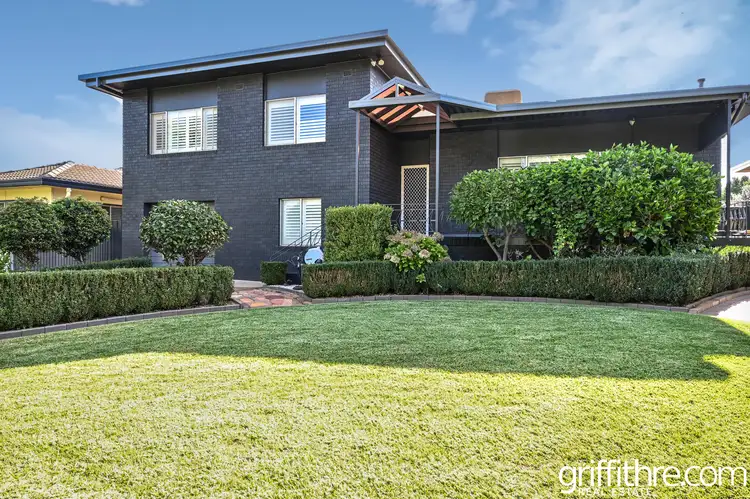 16 Langley Crescent