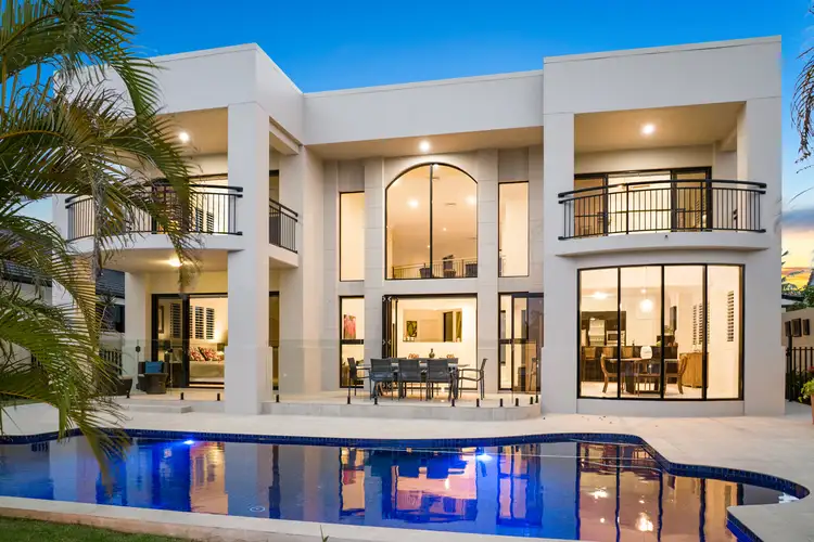 8 Excalibur Court, Sovereign Islands QLD 4216