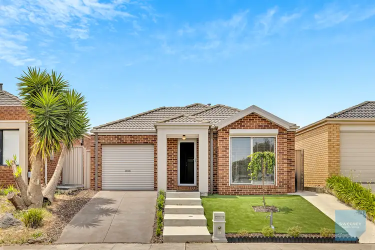 34 Hascombe Drive, Caroline Springs VIC 3023