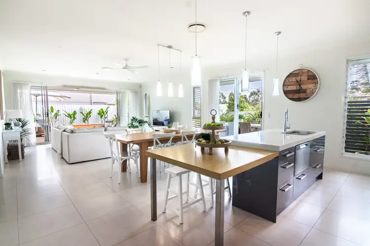 8 Skywatch Circuit, Reedy Creek QLD 4227