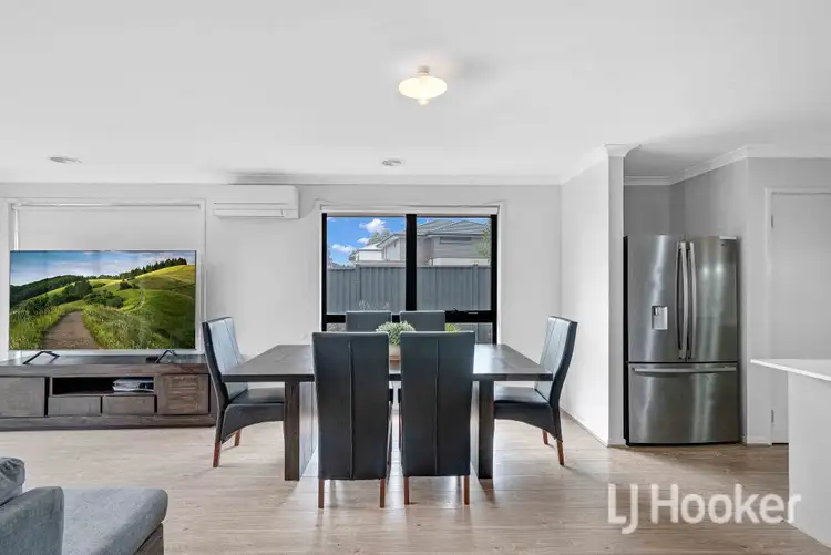 Fifth view of Homely house listing, 19 Stevenage Drive, Strathtulloh VIC 3338