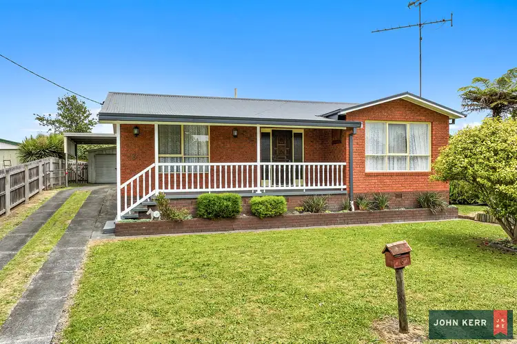 6 Eastern Avenue, Newborough VIC 3825