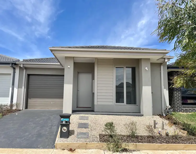 16 Mewat Circuit, Thornhill Park VIC 3335