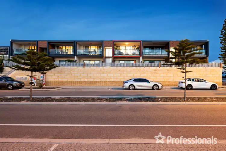 16/50 Commander Drive, Alkimos WA 6038