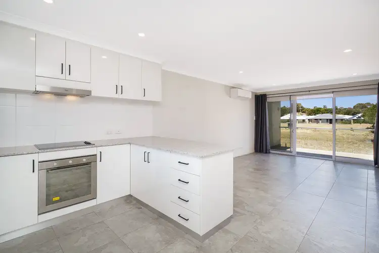10/70 West Churchill Avenue, Lake Coogee WA 6166
