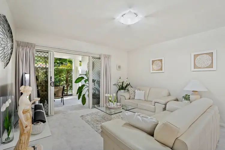 2/27-29 Gordon Street, Labrador QLD 4215