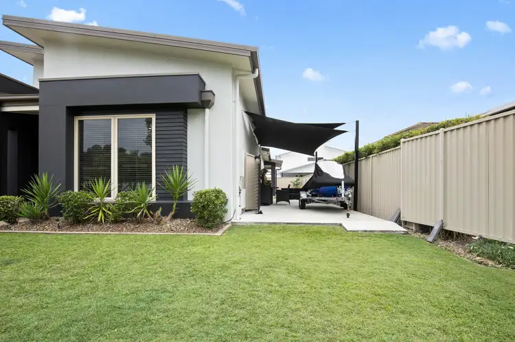19 Rhodium Crescent, Hope Island QLD 4212