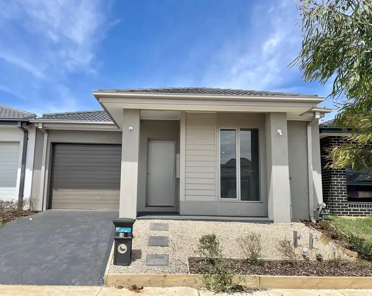 16 Mewat circuit, Thornhill Park VIC 3335