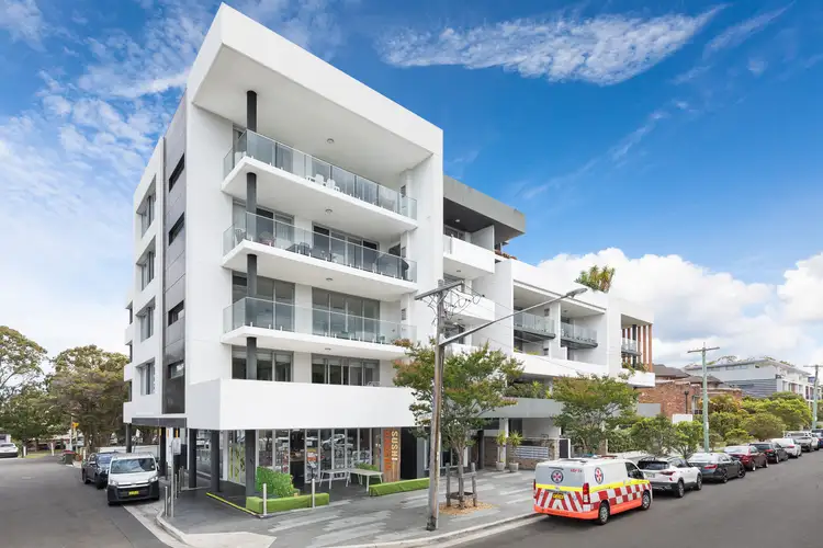 4 Warburton Street